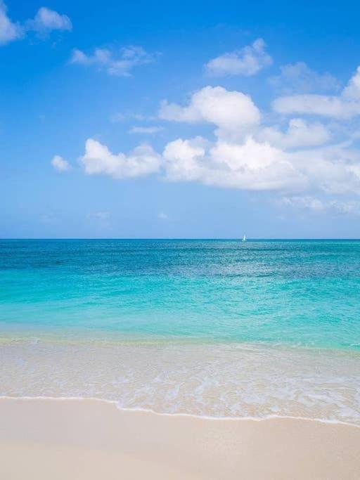 Beach Living At Island Pine Villas George Town Esterno foto