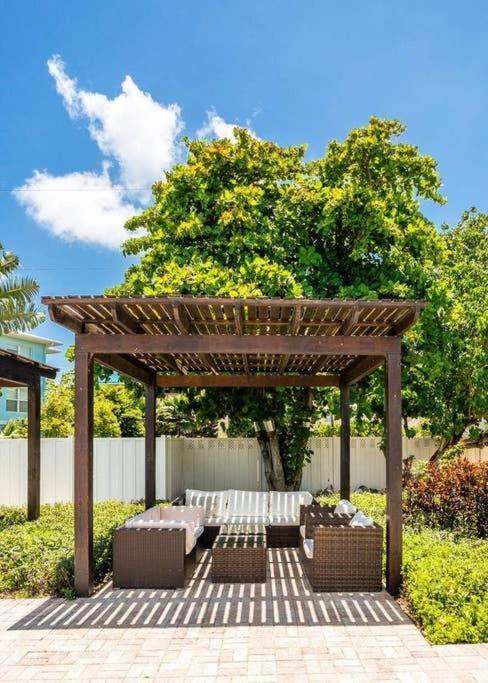 Beach Living At Island Pine Villas George Town Esterno foto