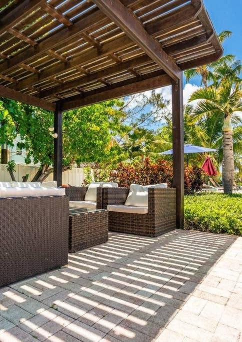 Beach Living At Island Pine Villas George Town Esterno foto