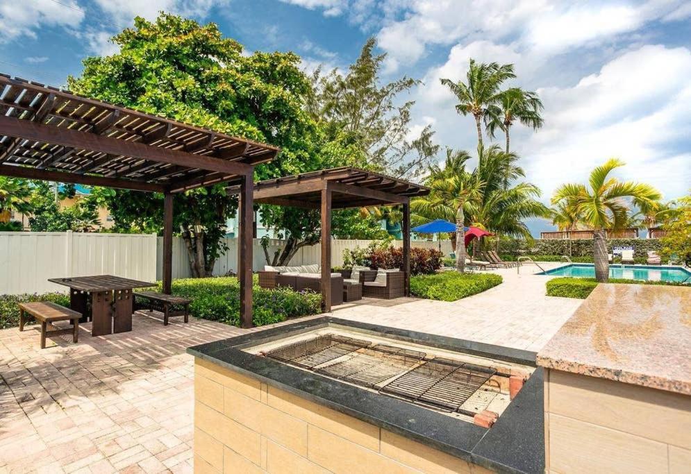 Beach Living At Island Pine Villas George Town Esterno foto