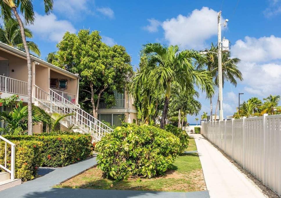Beach Living At Island Pine Villas George Town Esterno foto