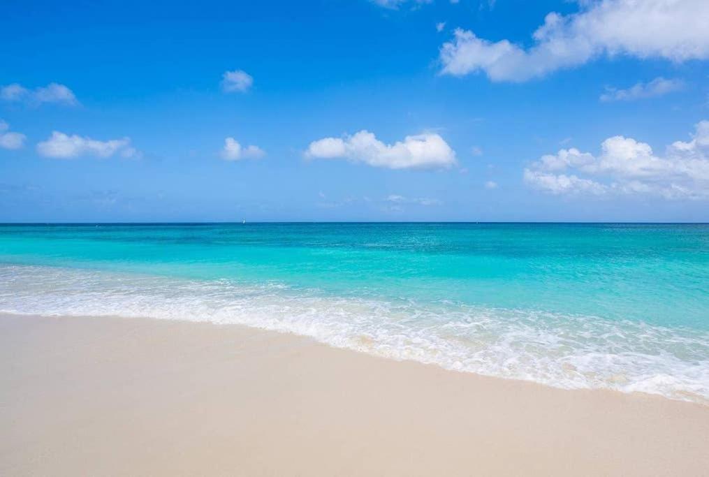 Beach Living At Island Pine Villas George Town Esterno foto