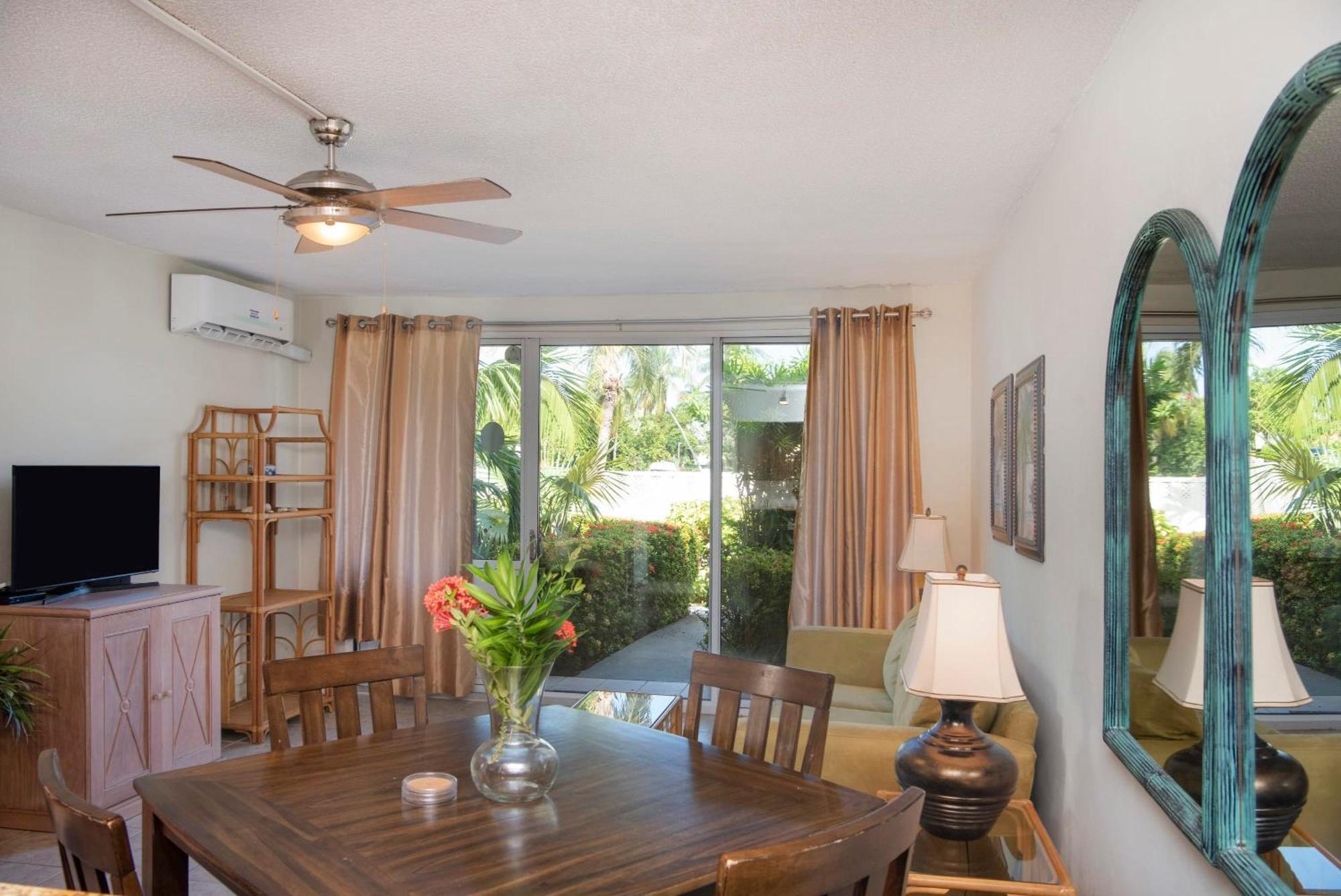 Beach Living At Island Pine Villas George Town Esterno foto